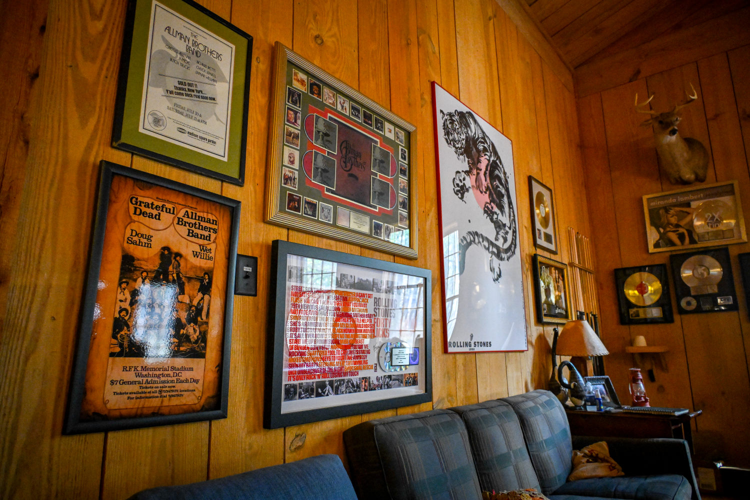Records and music memoribilia on the wall in the lodge 