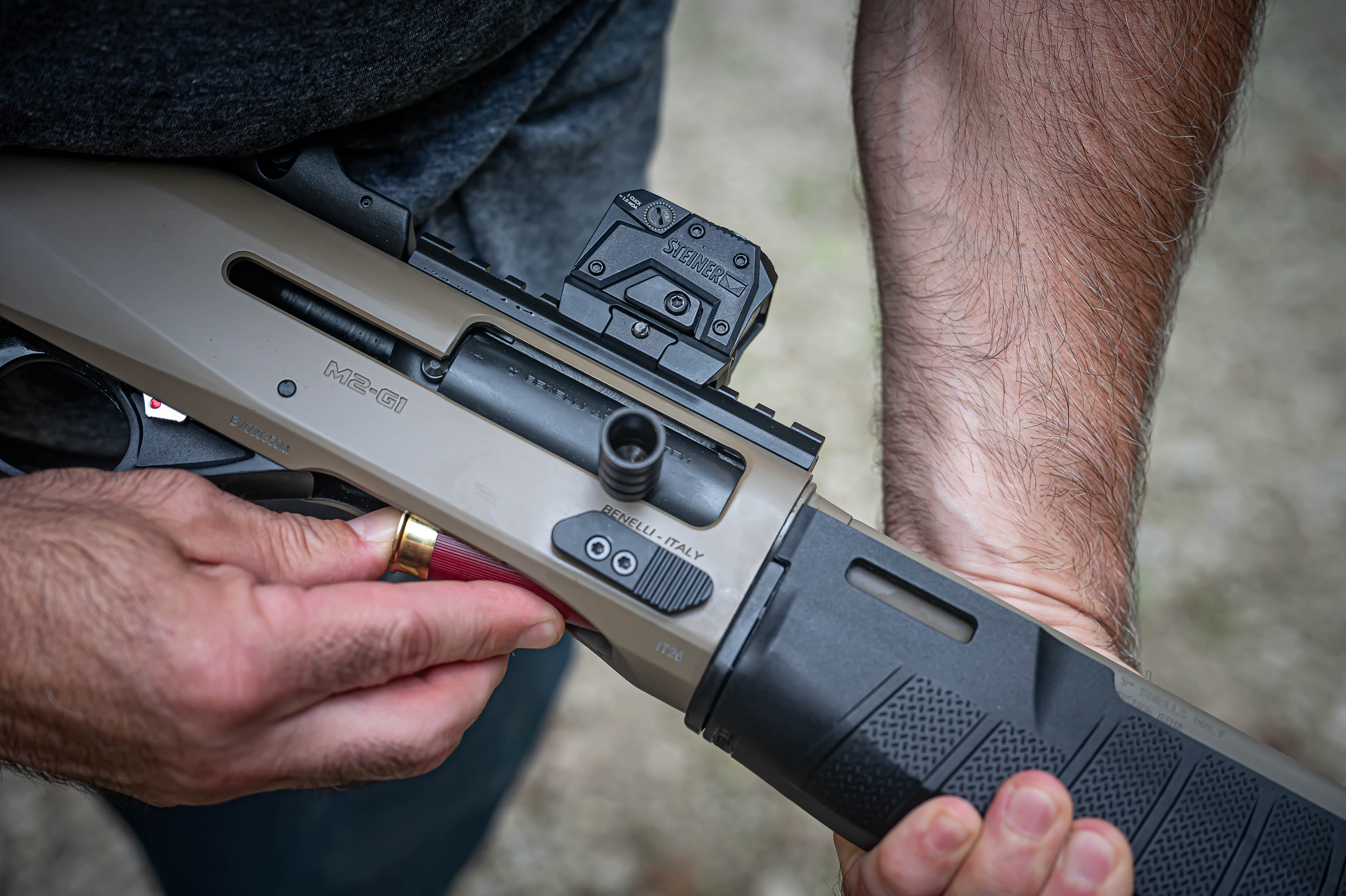 Loading the M2-G1 shoting the receiver and the forend